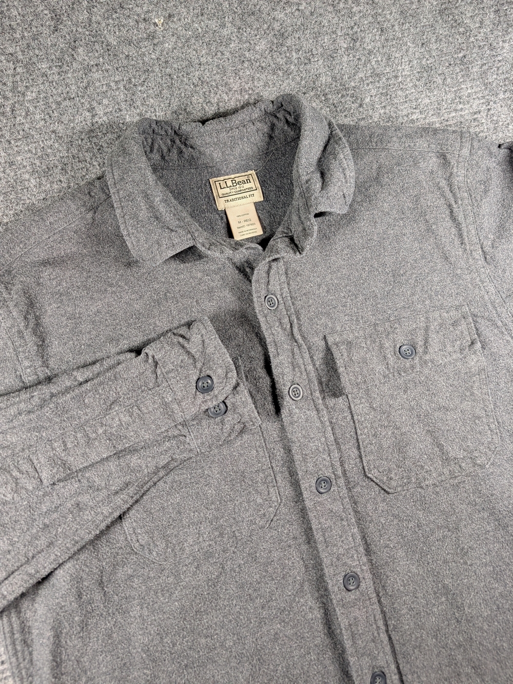 L.L. Bean Men's Medium Gray Chamois Heavyweight Flannel Traditional Shacket